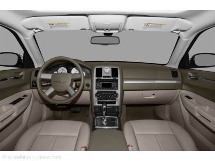 2010 Chrysler 300 interior
