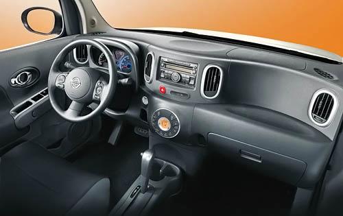 2010 Nissan Cube interior
