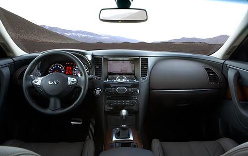 2010 Infiniti FX35 SUV dashboard