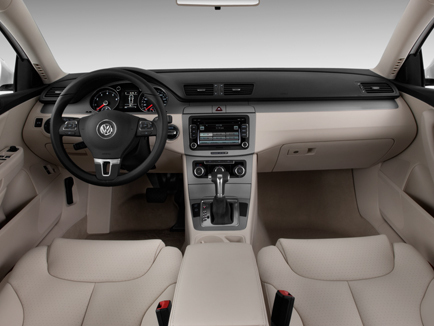 2010 Volkswagen Passat interior
