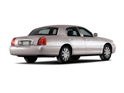 Powering the rear-wheel-drive 2010 Lincoln Town Car is a flex-fuel 4.6-liter Powering the rear-wheel-drive 2010 Lincoln Town Car is a flex-fuel 4.6-liter