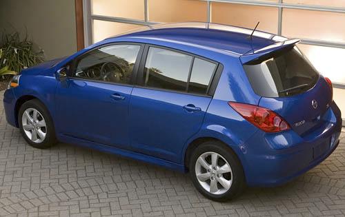 2010 Nissan Versa 1.8 SL Hatchback