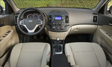 2011 Hyundai Elantra Touring SE interior