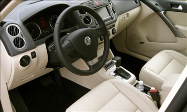 2011 Volkswagen Tiguan interior