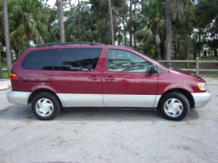 1999 Toyota Sienna XLE Pictures