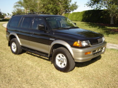 1999 Mitsubishi Montero Sport XLS Image