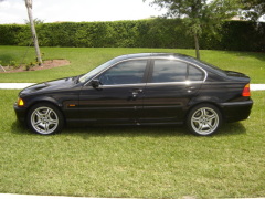 BMW 330i Pictures