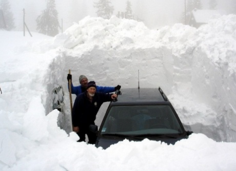 car-stuck-snow.jpg