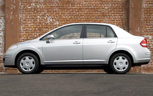 Nissan Versa 1.8 SL Sedan (2008) Nissan Versa 1.8 SL Sedan (2008)