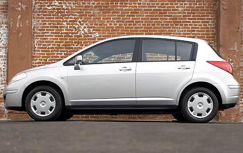 Used Nissan Versa 1.8 SL Hatchback (2008) Used Nissan Versa 1.8 SL Hatchback (2008)