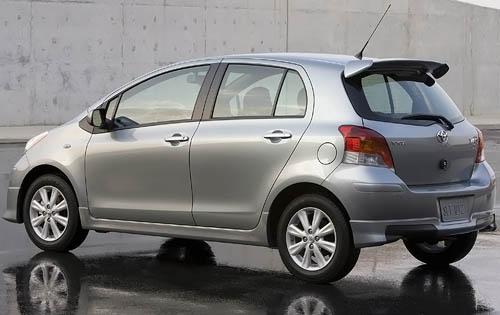 2010 Toyota Yaris 4-Door Hatchback