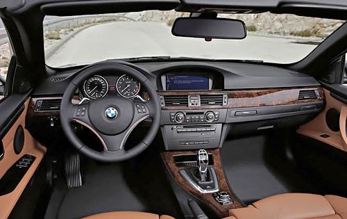 2011 BMW 3-Series interior