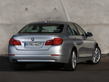 2011 BMW 5-Series rear view