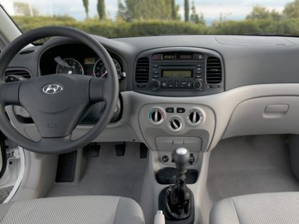 2011 Hyundai Accent interior