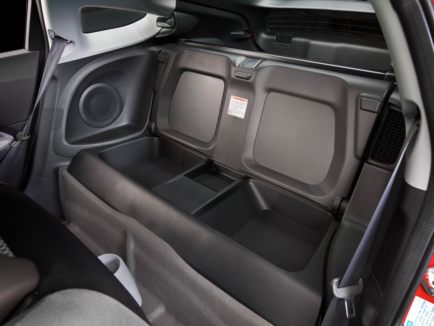 2011 Honda CR-Z interior rear package shelf