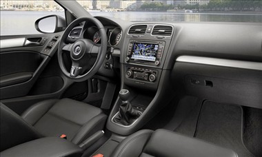 2011 Volkswagen Golf interior