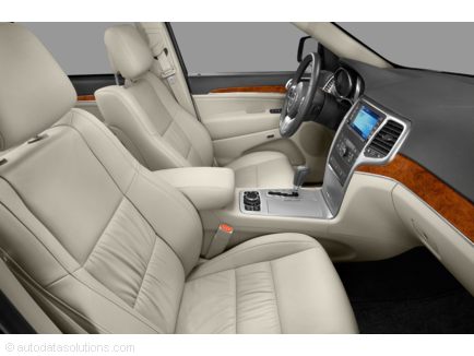 2011 Jeep Grand Cherokee interior