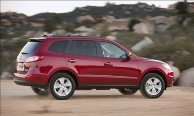 2011 Hyundai Santa Fe side-rear view