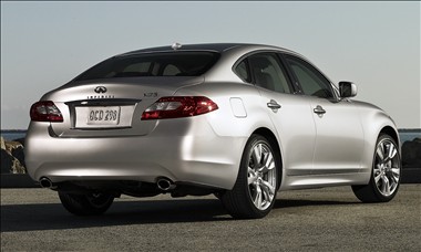 2011 Infiniti M37 rear view