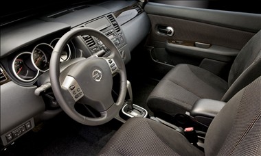 2011 Nissan Versa interior