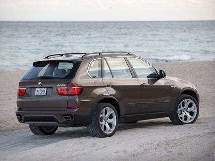 2011 BMW X5 rear view