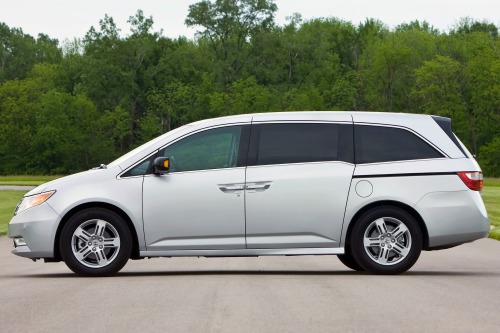 Cars: 2013 Honda Odyssey Touring Elite