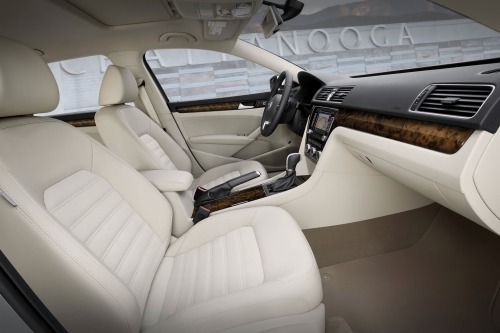 2013 Volkswagen Passat V6 SE interior