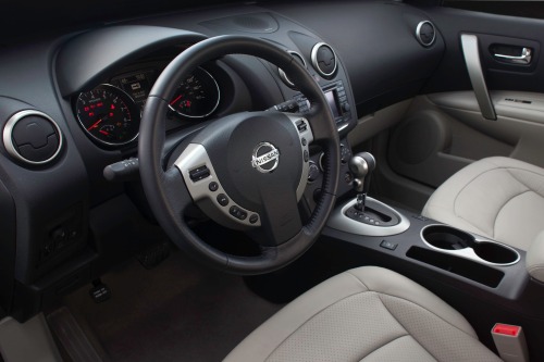 Used Nissan Rogue interior (2008)